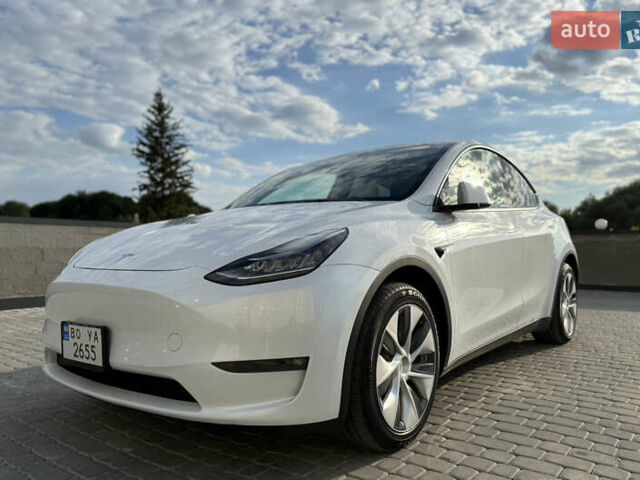 Белый Тесла Model Y, объемом двигателя 0 л и пробегом 107 тыс. км за 24999 $, фото 1 на Automoto.ua