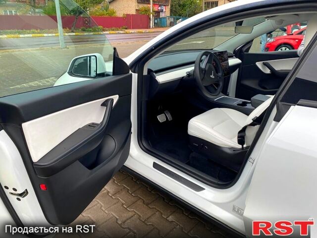 Тесла Model Y 2021 в Ирпене на Automoto.ua Белый Тесла Model Y, объемом двигателя 0 л и пробегом 80 тыс. км за 26700 $, фото 7 на Automoto.ua