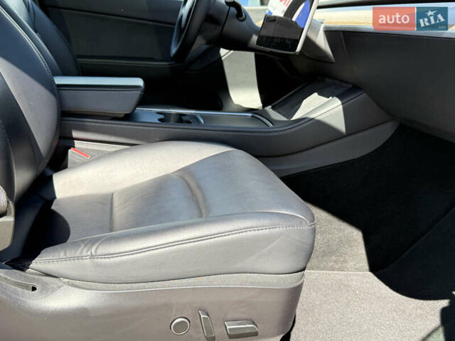 Белый Тесла Model Y, объемом двигателя 0 л и пробегом 110 тыс. км за 27750 $, фото 44 на Automoto.ua