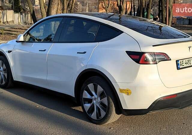 Білий Тесла Model Y, об'ємом двигуна 0 л та пробігом 101 тис. км за 23899 $, фото 25 на Automoto.ua