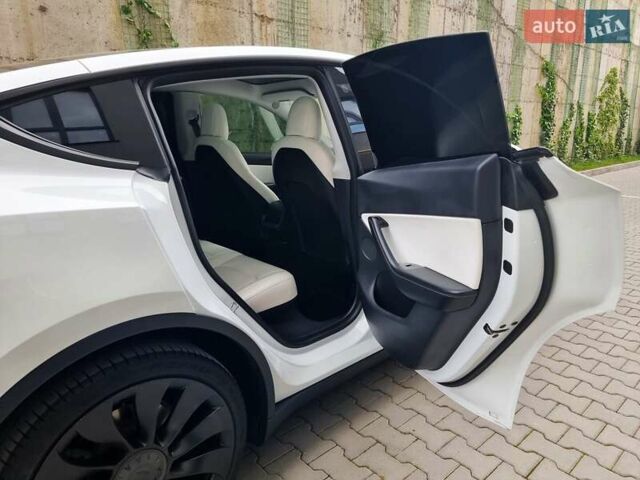 Белый Тесла Model Y, объемом двигателя 0 л и пробегом 98 тыс. км за 26499 $, фото 50 на Automoto.ua