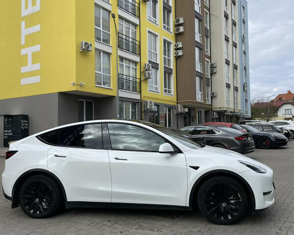 Белый Тесла Model Y, объемом двигателя 0 л и пробегом 65 тыс. км за 22999 $, фото 4 на Automoto.ua