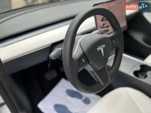 Білий Тесла Model Y, об'ємом двигуна 0 л та пробігом 47 тис. км за 23499 $, фото 58 на Automoto.ua