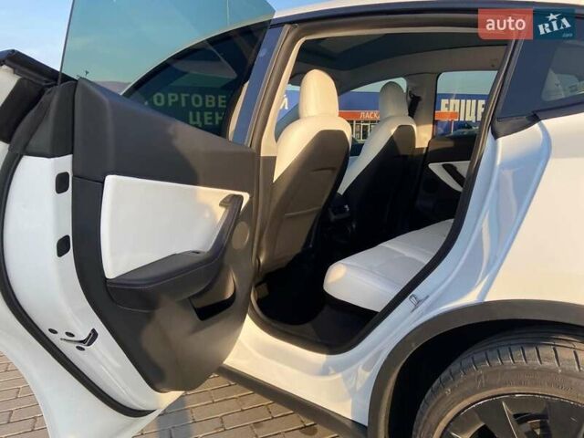 Білий Тесла Model Y, об'ємом двигуна 0 л та пробігом 41 тис. км за 24500 $, фото 10 на Automoto.ua