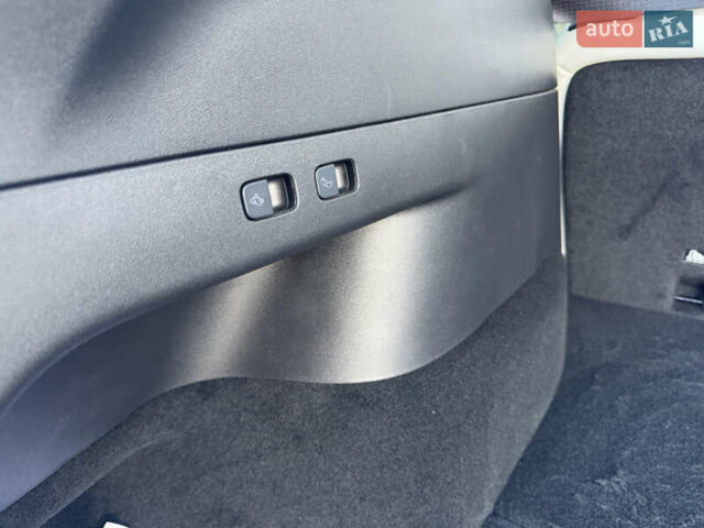 Білий Тесла Model Y, об'ємом двигуна 0 л та пробігом 83 тис. км за 24500 $, фото 21 на Automoto.ua