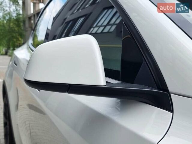 Белый Тесла Model Y, объемом двигателя 0 л и пробегом 98 тыс. км за 26499 $, фото 12 на Automoto.ua