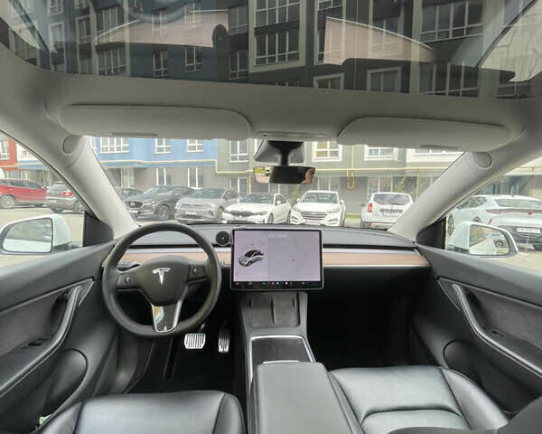 Белый Тесла Model Y, объемом двигателя 0 л и пробегом 65 тыс. км за 22999 $, фото 25 на Automoto.ua