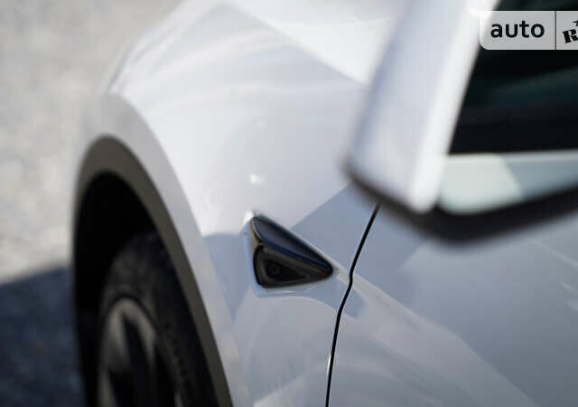 Белый Тесла Model Y, объемом двигателя 0 л и пробегом 30 тыс. км за 26900 $, фото 11 на Automoto.ua