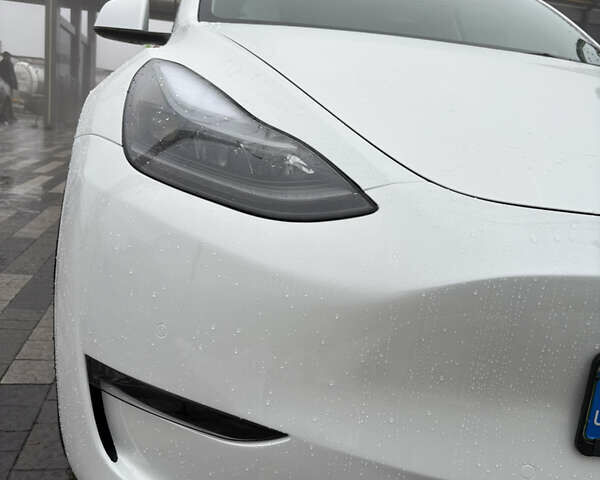 Белый Тесла Model Y, объемом двигателя 0 л и пробегом 88 тыс. км за 27500 $, фото 5 на Automoto.ua