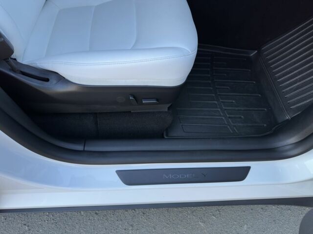 Білий Тесла Model Y, об'ємом двигуна 0 л та пробігом 73 тис. км за 29400 $, фото 14 на Automoto.ua