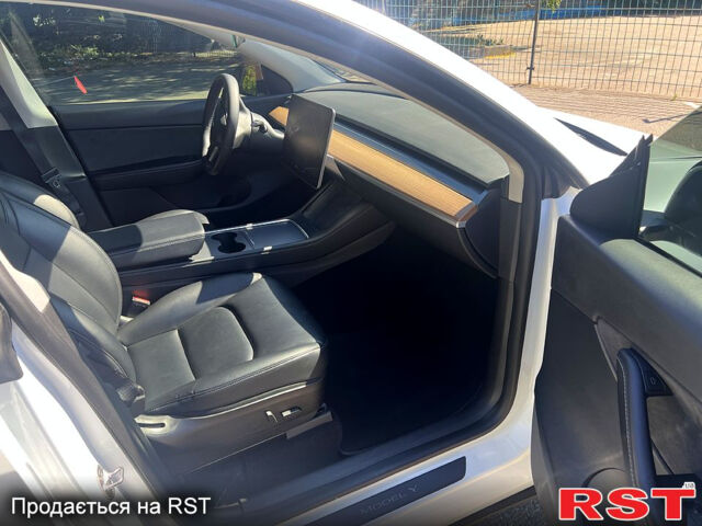 Белый Тесла Model Y, объемом двигателя 0 л и пробегом 63 тыс. км за 26500 $, фото 5 на Automoto.ua