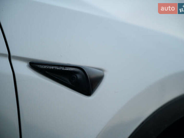 Белый Тесла Model Y, объемом двигателя 0 л и пробегом 69 тыс. км за 27500 $, фото 13 на Automoto.ua