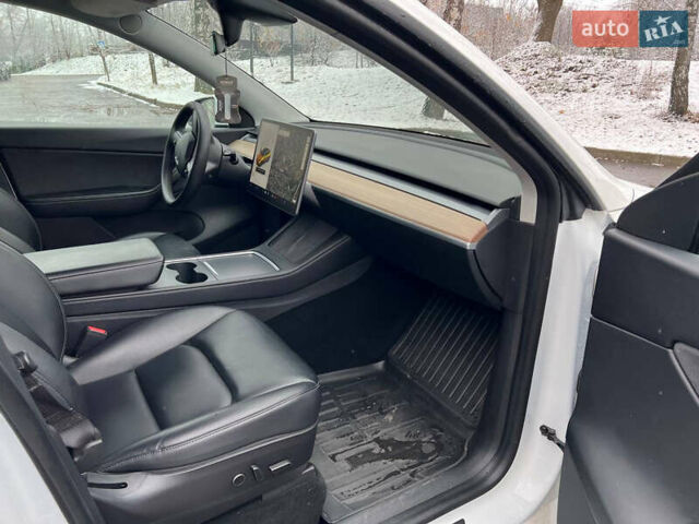 Білий Тесла Model Y, об'ємом двигуна 0 л та пробігом 88 тис. км за 24900 $, фото 32 на Automoto.ua