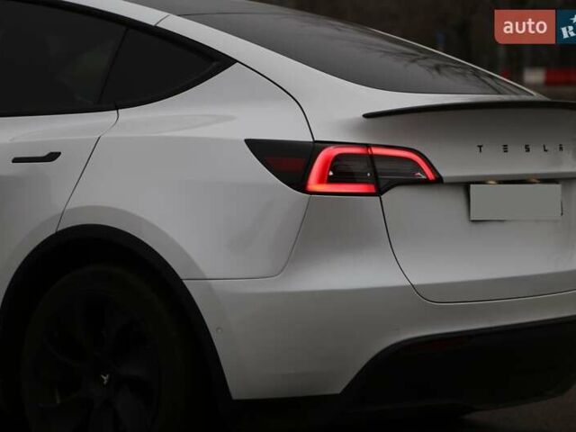 Белый Тесла Model Y, объемом двигателя 0 л и пробегом 121 тыс. км за 21900 $, фото 7 на Automoto.ua