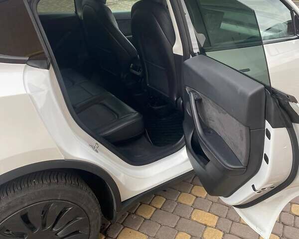 Белый Тесла Model Y, объемом двигателя 0 л и пробегом 74 тыс. км за 23600 $, фото 9 на Automoto.ua