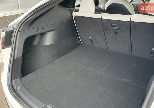 Білий Тесла Model Y, об'ємом двигуна 0 л та пробігом 74 тис. км за 25900 $, фото 23 на Automoto.ua