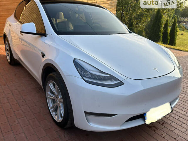 Белый Тесла Model Y, объемом двигателя 0 л и пробегом 31 тыс. км за 26900 $, фото 1 на Automoto.ua