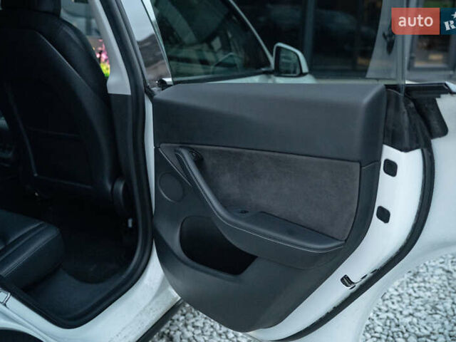 Белый Тесла Model Y, объемом двигателя 0 л и пробегом 69 тыс. км за 27500 $, фото 34 на Automoto.ua