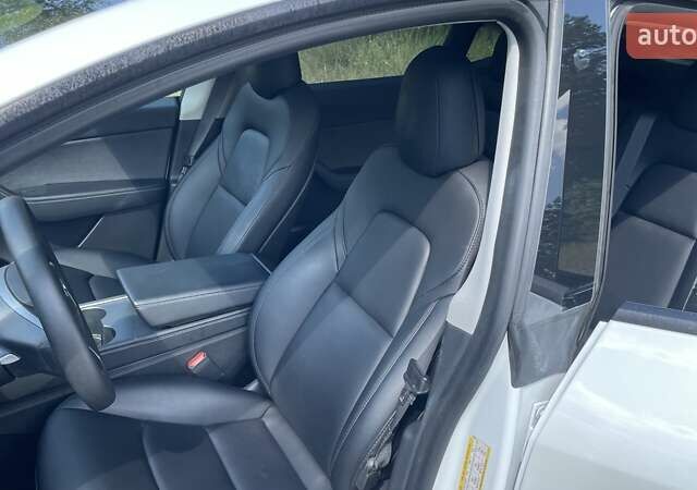 Белый Тесла Model Y, объемом двигателя 0 л и пробегом 65 тыс. км за 29999 $, фото 9 на Automoto.ua