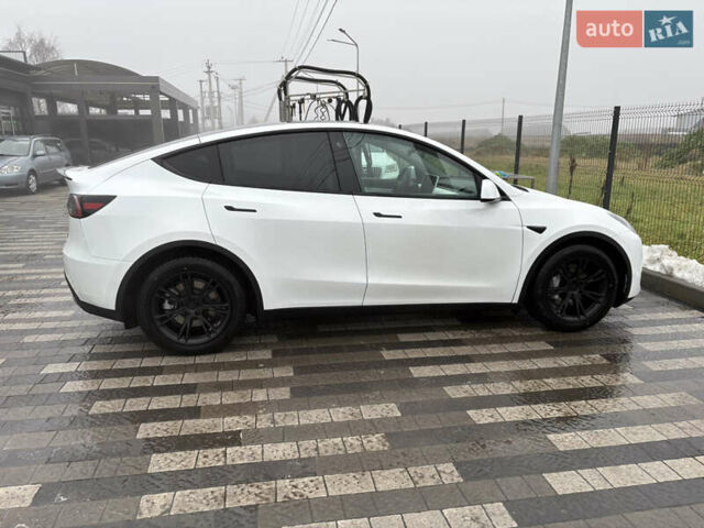 Белый Тесла Model Y, объемом двигателя 0 л и пробегом 88 тыс. км за 27500 $, фото 3 на Automoto.ua