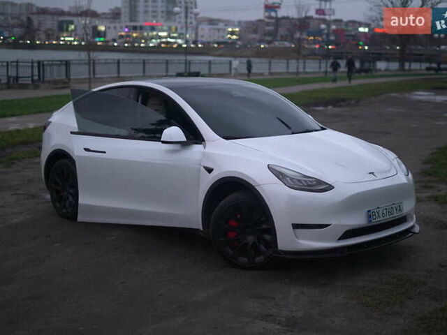 Білий Тесла Model Y, об'ємом двигуна 0 л та пробігом 66 тис. км за 23500 $, фото 47 на Automoto.ua