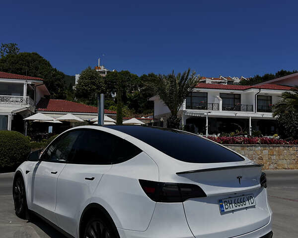 Белый Тесла Model Y, объемом двигателя 0 л и пробегом 61 тыс. км за 28000 $, фото 7 на Automoto.ua