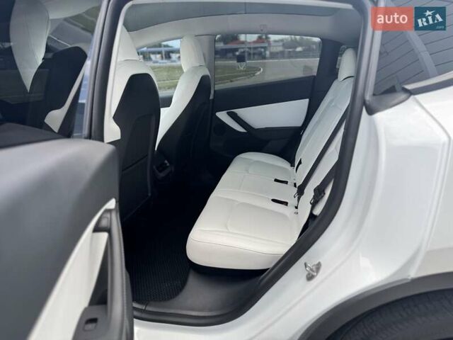 Белый Тесла Model Y, объемом двигателя 0 л и пробегом 34 тыс. км за 31999 $, фото 18 на Automoto.ua