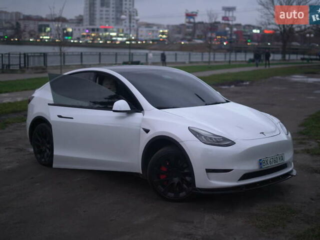 Білий Тесла Model Y, об'ємом двигуна 0 л та пробігом 66 тис. км за 23500 $, фото 46 на Automoto.ua