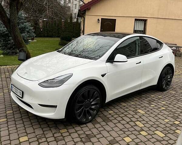 Белый Тесла Model Y, объемом двигателя 0 л и пробегом 13 тыс. км за 64000 $, фото 1 на Automoto.ua