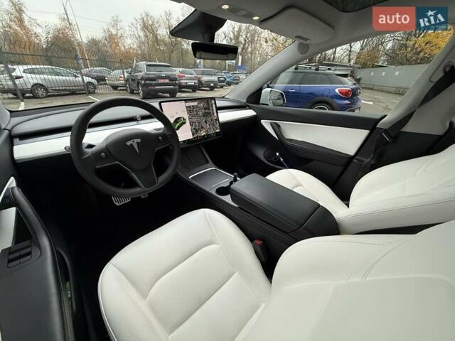 Белый Тесла Model Y, объемом двигателя 0 л и пробегом 80 тыс. км за 25500 $, фото 36 на Automoto.ua