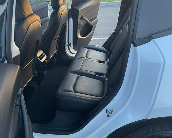 Белый Тесла Model Y, объемом двигателя 0 л и пробегом 76 тыс. км за 23400 $, фото 28 на Automoto.ua