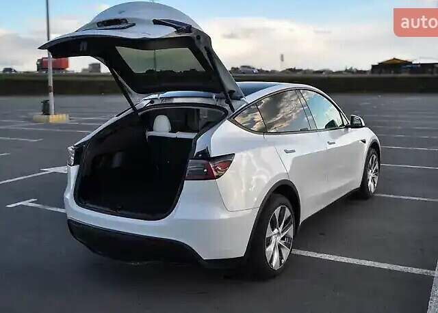 Белый Тесла Model Y, объемом двигателя 0 л и пробегом 98 тыс. км за 26500 $, фото 9 на Automoto.ua