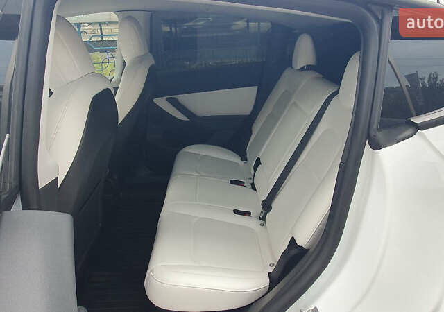 Білий Тесла Model Y, об'ємом двигуна 0 л та пробігом 74 тис. км за 25900 $, фото 14 на Automoto.ua