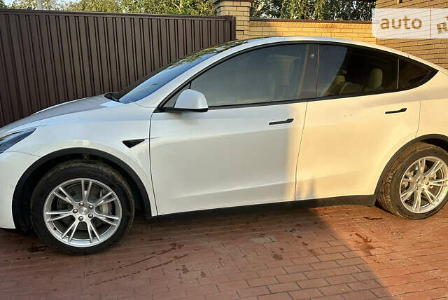 Белый Тесла Model Y, объемом двигателя 0 л и пробегом 31 тыс. км за 26900 $, фото 3 на Automoto.ua