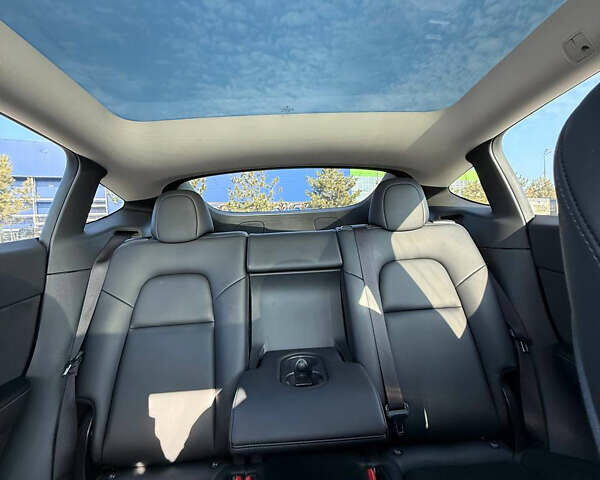 Белый Тесла Model Y, объемом двигателя 0 л и пробегом 65 тыс. км за 27500 $, фото 32 на Automoto.ua