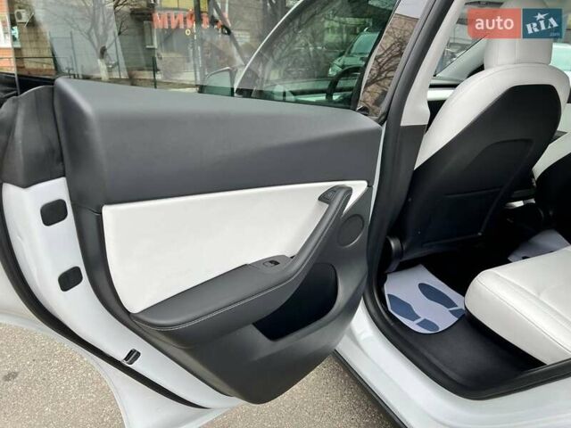 Білий Тесла Model Y, об'ємом двигуна 0 л та пробігом 47 тис. км за 23499 $, фото 46 на Automoto.ua