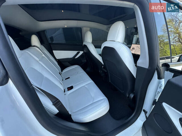 Белый Тесла Model Y, объемом двигателя 0 л и пробегом 51 тыс. км за 29500 $, фото 11 на Automoto.ua