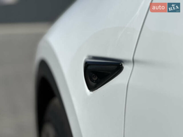 Белый Тесла Model Y, объемом двигателя 0 л и пробегом 51 тыс. км за 29500 $, фото 22 на Automoto.ua