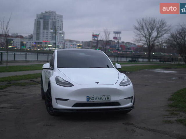 Білий Тесла Model Y, об'ємом двигуна 0 л та пробігом 66 тис. км за 23500 $, фото 1 на Automoto.ua