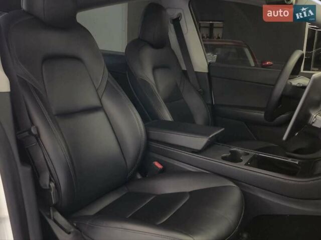 Білий Тесла Model Y, об'ємом двигуна 0 л та пробігом 58 тис. км за 26989 $, фото 15 на Automoto.ua