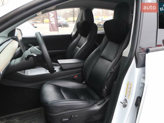 Белый Тесла Model Y, объемом двигателя 0 л и пробегом 121 тыс. км за 21900 $, фото 8 на Automoto.ua