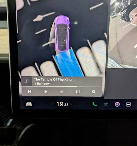 Білий Тесла Model Y, об'ємом двигуна 0 л та пробігом 101 тис. км за 23899 $, фото 39 на Automoto.ua