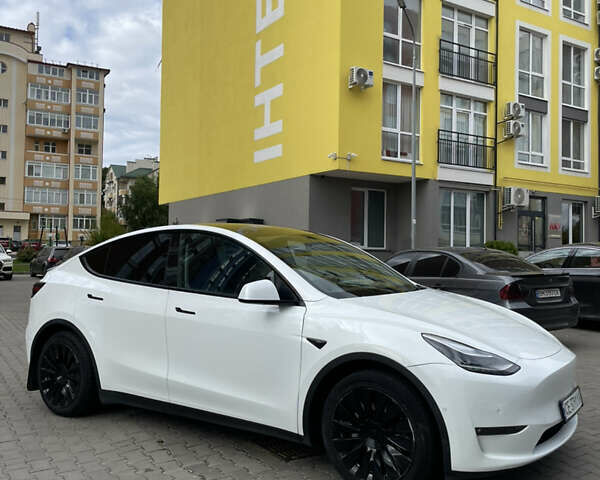 Белый Тесла Model Y, объемом двигателя 0 л и пробегом 65 тыс. км за 22999 $, фото 3 на Automoto.ua