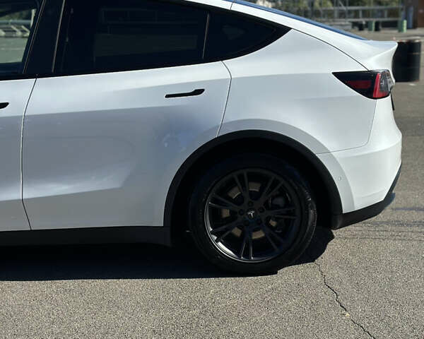 Тесла Model Y 2021 в Киеве на Automoto.ua Белый Тесла Model Y, объемом двигателя 0 л и пробегом 117 тыс. км за 35000 $, фото 8 на Automoto.ua