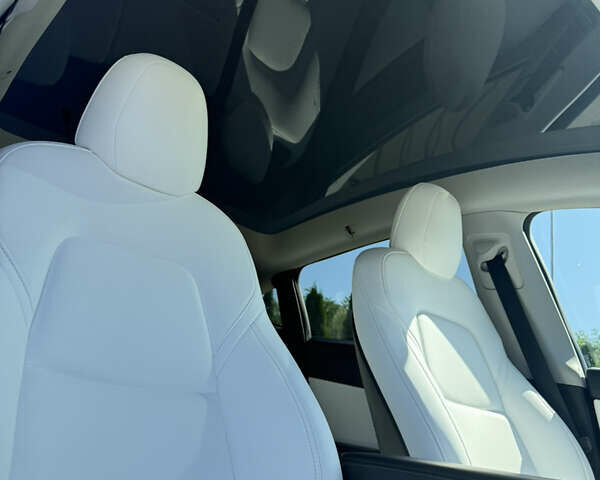 Белый Тесла Model Y, объемом двигателя 0 л и пробегом 19 тыс. км за 26500 $, фото 11 на Automoto.ua