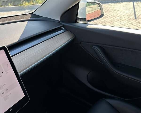 Тесла Model Y 2021 в Киеве на Automoto.ua Белый Тесла Model Y, объемом двигателя 0 л и пробегом 51 тыс. км за 27500 $, фото 13 на Automoto.ua