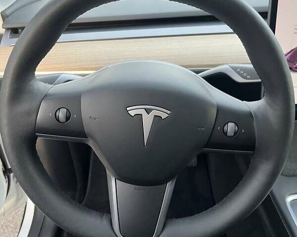 Белый Тесла Model Y, объемом двигателя 0 л и пробегом 87 тыс. км за 25100 $, фото 17 на Automoto.ua