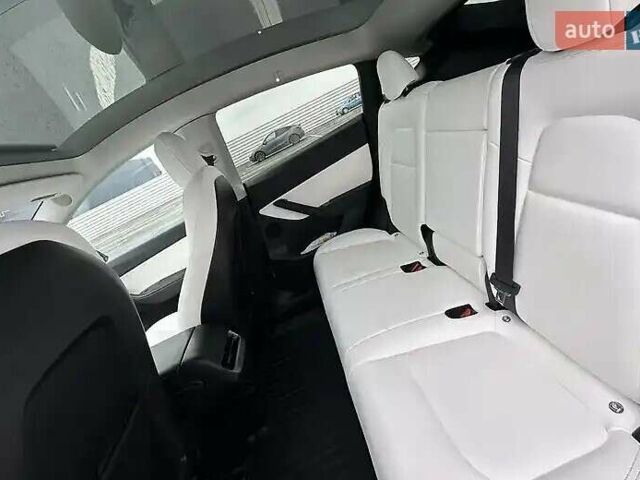 Белый Тесла Model Y, объемом двигателя 0 л и пробегом 98 тыс. км за 26500 $, фото 7 на Automoto.ua