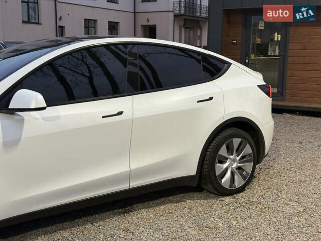 Белый Тесла Model Y, объемом двигателя 0 л и пробегом 128 тыс. км за 22600 $, фото 6 на Automoto.ua