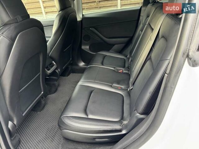 Тесла Model Y 2021 в Львове на Automoto.ua Белый Тесла Model Y, объемом двигателя 0 л и пробегом 102 тыс. км за 24500 $, фото 15 на Automoto.ua